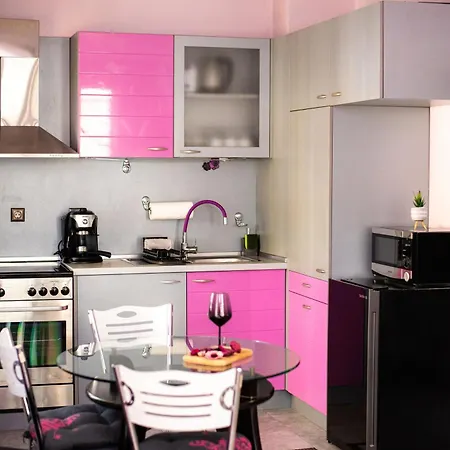 Violet Μπουργκάς