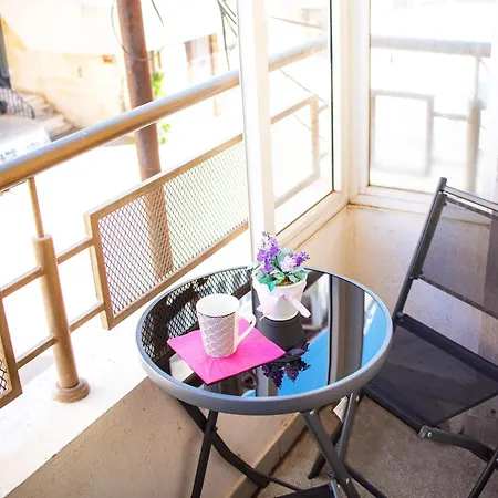 Violet Μπουργκάς